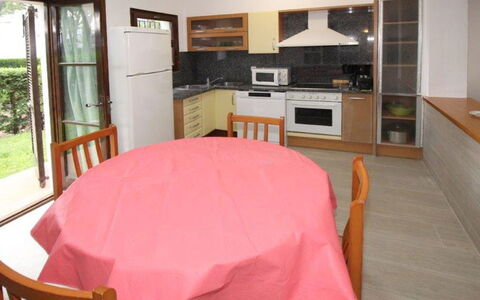 Pals 910: Meubles, Propriété, Cabinetry, Comptoir, Table, Plante, Bois, Confort, Éclairage, Chaise