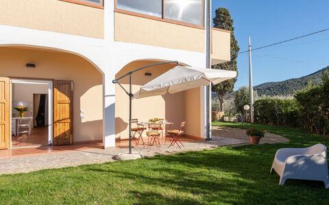 Punta Ala 250: Bâtiment, Plante, Propriété, Ciel, Fenêtre, Ombre, Architecture, Design Intérieur, Lot Terre, Chaise