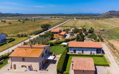 Punta Ala 250: Plante, Ciel, Propriété, Écorégion, Bâtiment, Nuage, Lot Terre, Maison, Paysage Naturel, Arbre