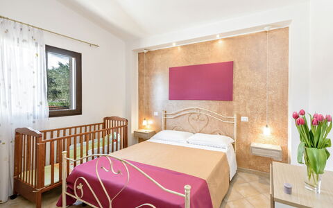 Villa Käthe Con Piscina Privata: Meubles, Bâtiment, Confort, Bois, Textile, Plante, Design Intérieur, Éclairage, Sol, Cadre De Lit