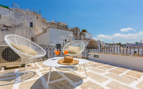 Romeo e Giulietta - Terrazza Vista Mare: Ciel, Jour, Bâtiment, Bleu Azur, Design Urbain, Nuage, Loisir, Immobilier, Paysage, Ville