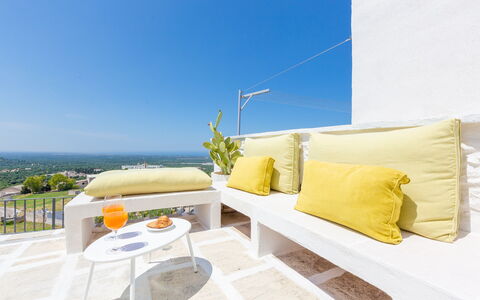 Romeo e Giulietta - Terrazza Vista Mare: Ciel, Propriété, Plante, Confort, Mobilier De Jardin, Design Intérieur, Ombre, L'Eau, Canapé, Oreiller