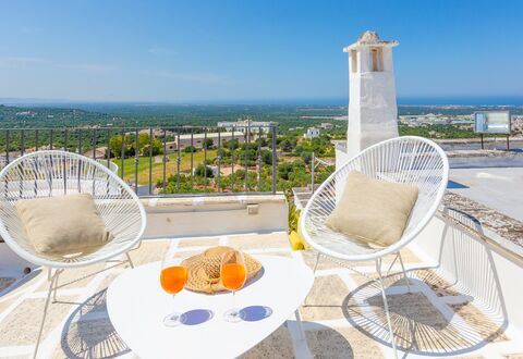 Romeo e Giulietta - Terrazza Vista Mare: Ciel, Table, Meubles, Vaisselle, Produit, Chaise, Bleu Azur, Mobilier De Jardin, Design Intérieur, Bâtiment