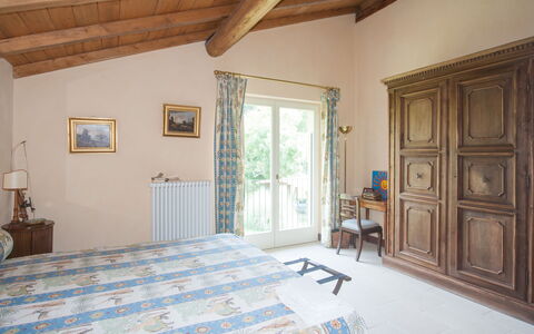 Villa Monia: Meubles, Propriété, Cadre, Bâtiment, Cabinetry, Bois, Bleu Azur, Design Intérieur, Fenêtre, Architecture