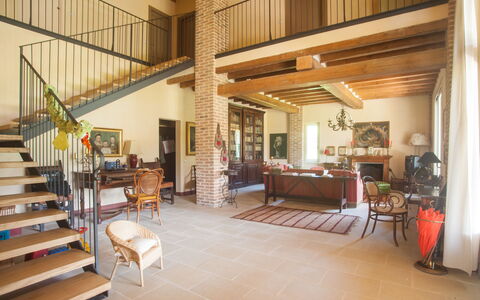 Villa Monia: Meubles, Propriété, Bois, Design Intérieur, Sol, Sol, Mur, Dur, Plante D'Appartement, Immobilier