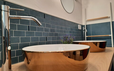 Cattolica Sea Loft: Luminaire Plomberie, Propriété, Baignoire, Bois, Design Intérieur, Éclairage, Salle De Bains, Maison, Sol, Sol