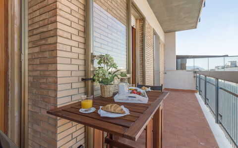 Cattolica Sea Loft: Table, Propriété, Vaisselle, Bâtiment, Fenêtre, Aliments, Bois, Ciel, Design Intérieur, Ombre