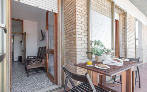 Cattolica Sea Loft: Meubles, Table, Pot De Fleur, Fenêtre, Bois, Plante D'Appartement, Bâtiment, Design Intérieur, Chaise, Porte