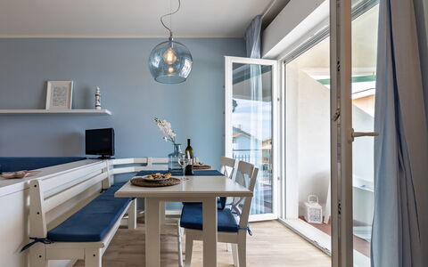 Conero Suite: Table, Meubles, Propriété, Bois, Canapé, Design Intérieur, Sol, Chaise, Architecture, Salon