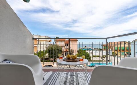 Conero Suite: Ciel, Nuage, Bâtiment, Chaise, Ombre, Design Intérieur, Condominium, Design Urbain, Table, Station Balnéaire