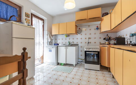 Villa Il Pesco: Cabinetry, Meubles, Propriété, Comptoir, Appareil De Cuisine, Cuisine, Cuisinière, Design Intérieur, Éclairage, Réfrigérateur