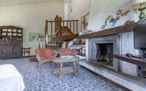 Villa Il Pesco: Meubles, Bois, Bâtiment, Table, Salon, Canapé, Design Intérieur, Chaise, Sol, Sol