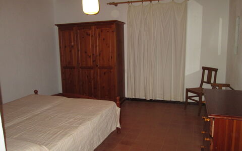 Giannella Holiday Apartment: Meubles, Confort, Bois, Éclairage, Bâtiment, Design Intérieur, Porte, Sol, Sol