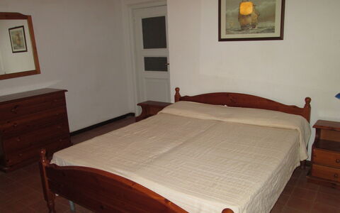 Giannella Holiday Apartment: Bâtiment, Meubles, Cadre, Propriété, Confort, Bois, Textile, Table, Design Intérieur, Sol