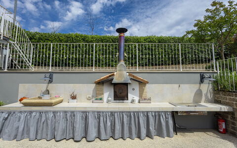 La Casa Di Campagna: Cheminée, Plante D'Appartement, Tuile, Barbecue, Arrière-Cour, Cuisine, Cuisinière, Pot De Fleur, Le Fourneau