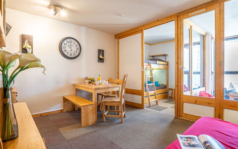 Eskival 106: Propriété, Meubles, Cadre, Plante, Éclairage, Bois, Design Intérieur, Table, Architecture, Plante D'Appartement