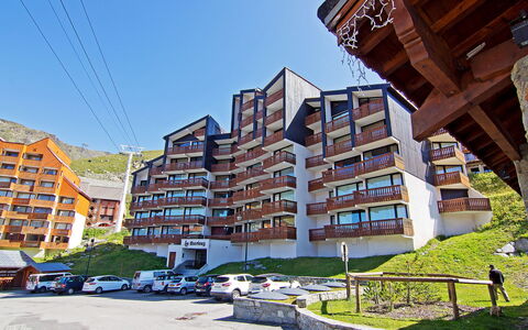 Eterlous 1Bis: Zone Résidentielle, Bâtiment, Quartier, Condominium, Usage Mixte, Propriété, Ville, Architecture, Appartement, Établissements Humains