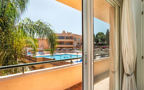 Los Patios de Santa Maria: Appartement, Zone Résidentielle, Condominium, Balcon, Ombre, Hôtel, Recours, Piscine, Mobilier De Jardin