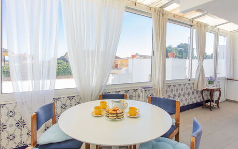 Quatre Vents: Bleu, Appartement, Design Urbain, Composite, Balcon, Condominium, Porche, Peindre, Hôtel, Villa