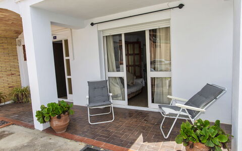 Quatre Vents: Bleu, Appartement, Design Urbain, Composite, Balcon, Condominium, Porche, Peindre, Hôtel, Villa