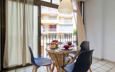 Eurosol 822.3: Appartement, Condominium, Balcon, Mobilier De Jardin, Chaise, Hôtel, Cour, Recours