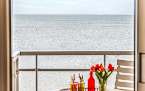 Morgane: Mer, Océan, Balcon, Verre, Chaise, Clôture, Plage, Accoudoir