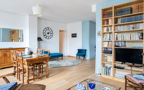 Le Six: Table, Meubles, Bleu Azur, Bleu, Étagère, Canapé, Bois, Salon, Maison, Sol