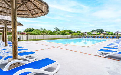 Saint-Jean-De-Luz 508: Piscine, Recours, Loisir, Mobilier De Jardin, Ombre, Eco Hôtel, Ville Resort, Hôtel, Balancelle, Parapluie