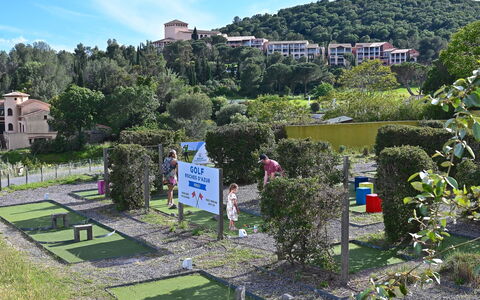 Agay Village Cap Esterel 300: Arbuste, Jardin, Aménagement Paysager, Parc, Pelouse, Jardin Botanique, Haie, Plantation