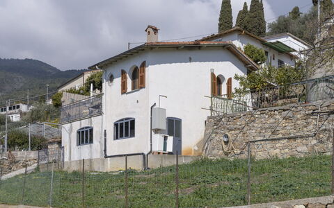 Casetta in Collina: Ciel, Montagne, Neige, Nuage, Montagnes, Pente, Loisirs De Plein Air, Arbre, Gelé, Terrain