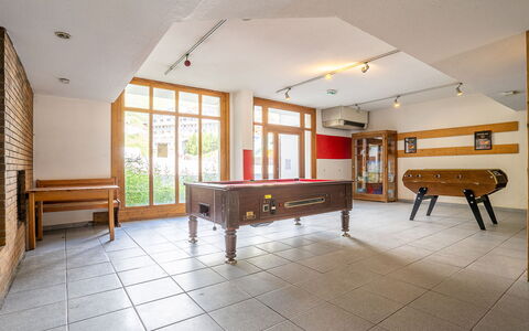 Val Thorens 190: Meubles, Fenêtre, Bois, Design Intérieur, Salle, Sol, Sol, Bâtiment, Maison, Dur