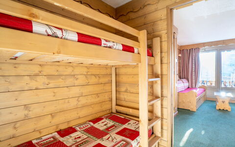 Val Thorens 200: Bâtiment, Bois, Sol, Fenêtre, Sol, Dur, Maison, Confort, Plafond