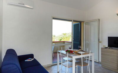 Sa Ventana 800.2: Meubles, Propriété, Table, Bâtiment, Bleu Azur, Bois, Ombre, Salon, Design Intérieur, Confort