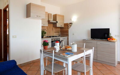 Sa Ventana 800.4: Table, Meubles, Bois, Orange, Plante D'Appartement, Design Intérieur, Sol, Sol, Porte, Salon