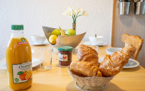 Val Thorens 550: Aliments, Table, Vaisselle, Ingrédient, Bouteille, Vaisselle