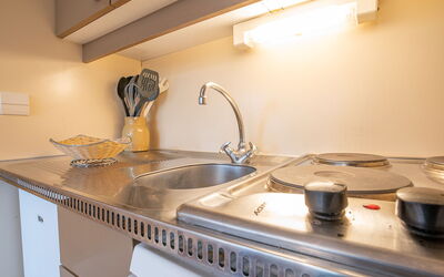 Arcelle 614 550.4: Comptoir, Robinet, Evier, Cabinetry, Évier, Luminaire Plomberie, Propriété, Appareil De Cuisine, Cuisinière, Cuisine