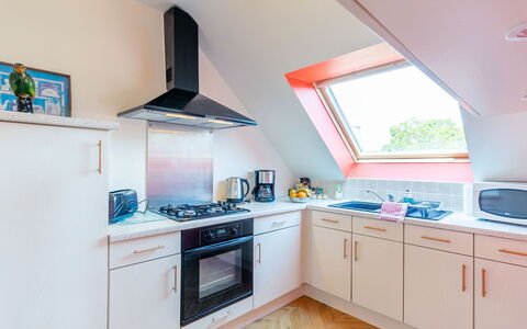 Chez Cathy: Cabinetry, Comptoir, Propriété, Evier, Blanc, Évier, Bleu, Cuisine, Appareil De Cuisine, Cuisinière
