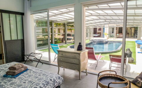 Logis de la Castagne: Design Intérieur, Sol, Sol, Meubles, Plafond, Piscine, Chaise, Recours, Ombre, Conception