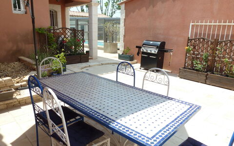 Logis de la Castagne: Ciel, Nuage, Aliments, Plante, Vaisselle, Table, Fenêtre, Montagne, Fruit, Bois