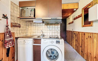 Vanoise B 752 610.23: Propriété, Cabinetry, Machine À Laver, Comptoir, Cuisine, Appareil De Cuisine, Électroménager, Sécheuse, Cuisinière, Bois
