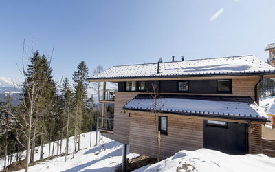 Superior #13 Sauna&Sprudelwanne Innen 300.12: Ciel, Bâtiment, Propriété, Plante, Nuage, Architecture, Fenêtre, Arbre, Design Urbain, Pente