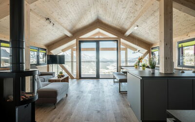 Premium # 09 mit Sauna & Swim Spa 300.1: L'Eau, Ciel, Bâtiment, Bleu Azur, Montagne, Arbre, Architecture, Plan D'Eau, Lac, Quartier