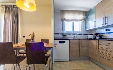 Golden Beach: Meubles, Sol, Design Intérieur, Principaux Appliance, Comptoir, Cuisine, Appareil De Cuisine, Sol, Plafond, Cabinetry