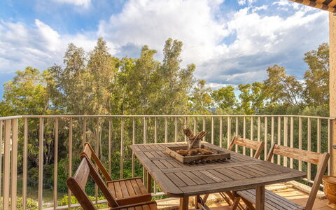 Le Grand Large: Nuage, Ciel, Propriété, Plante, La Nature, Bois, Arbre, Ombre, Chalet, Design Intérieur