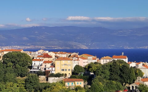 Martina: Zone Résidentielle, Colline, Horizon, Établissements Humains, Banlieue, Côte, Mer, Village, Chaîne De Montagnes, Station De Montagne