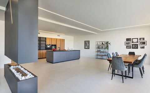 Villa Diodoro: Meubles, Propriété, Bibliothèque, Rayonnage, Bois, Étagère, Architecture, Table, Design Intérieur, Salon
