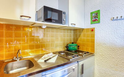 Ariane 300.3: Evier, Évier, Cabinetry, Comptoir, Robinet, Propriété, Bâtiment, Luminaire Plomberie, Cuisine, Design Intérieur