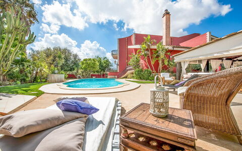 Villa Rossana: Nuage, Ciel, L'Eau, Bâtiment, Plante, Jour, Propriété, Piscine, Mobilier De Jardin, Arbre