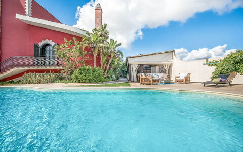Villa Rossana: L'Eau, Ciel, Nuage, Plante, Jour, Propriété, Bleu, Bâtiment, La Nature, Piscine
