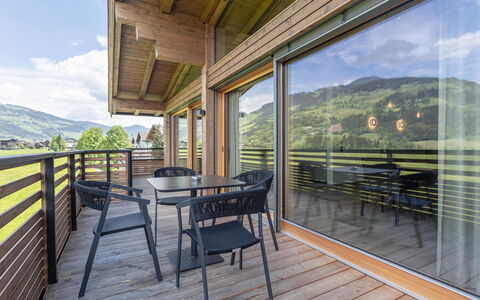 Westendorf 400: Ciel, Propriété, Nuage, Porche, Bâtiment, Bois, Ombre, Design Intérieur, Architecture, Table